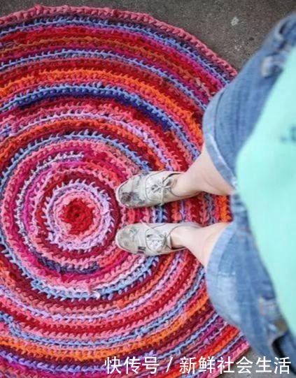 变废为宝小手工,学会了,家里T恤剪一下,钩出很好好用的作品!