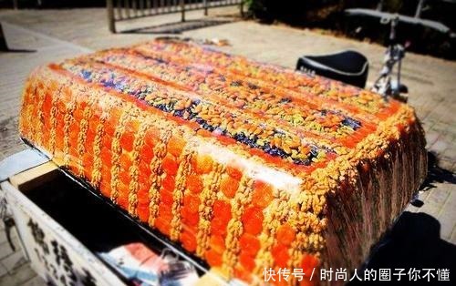 中国|老外在中国买切糕,只想买10元而已,老板都懵了还有这种买法