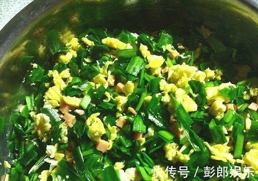 拌韭菜鸡蛋馅，“忌讳”两种食材，许多人爱放，难怪味道不好