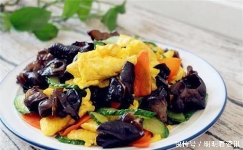 眼睛|鸡蛋跟“它”一起炒,头发黑了,眼睛有神了,睡眠也好了,有营养