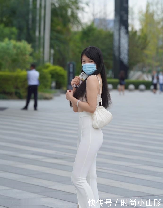 裤子 微胖姑娘穿“白色”还这么迷人，到底是施了啥魔法？