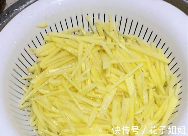 好吃|炒土豆丝的时候,按照我说的这几步做,保证能炒出好吃的土豆丝!
