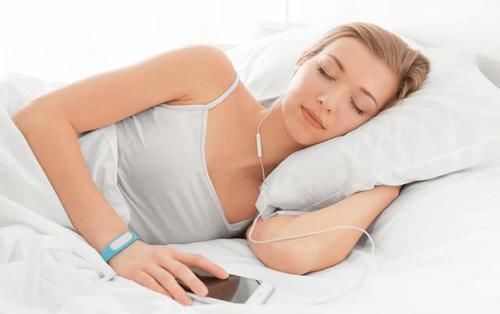 食物|睡前“3不碰”、睡觉“3不带”,具体指什么?照做的人更健康