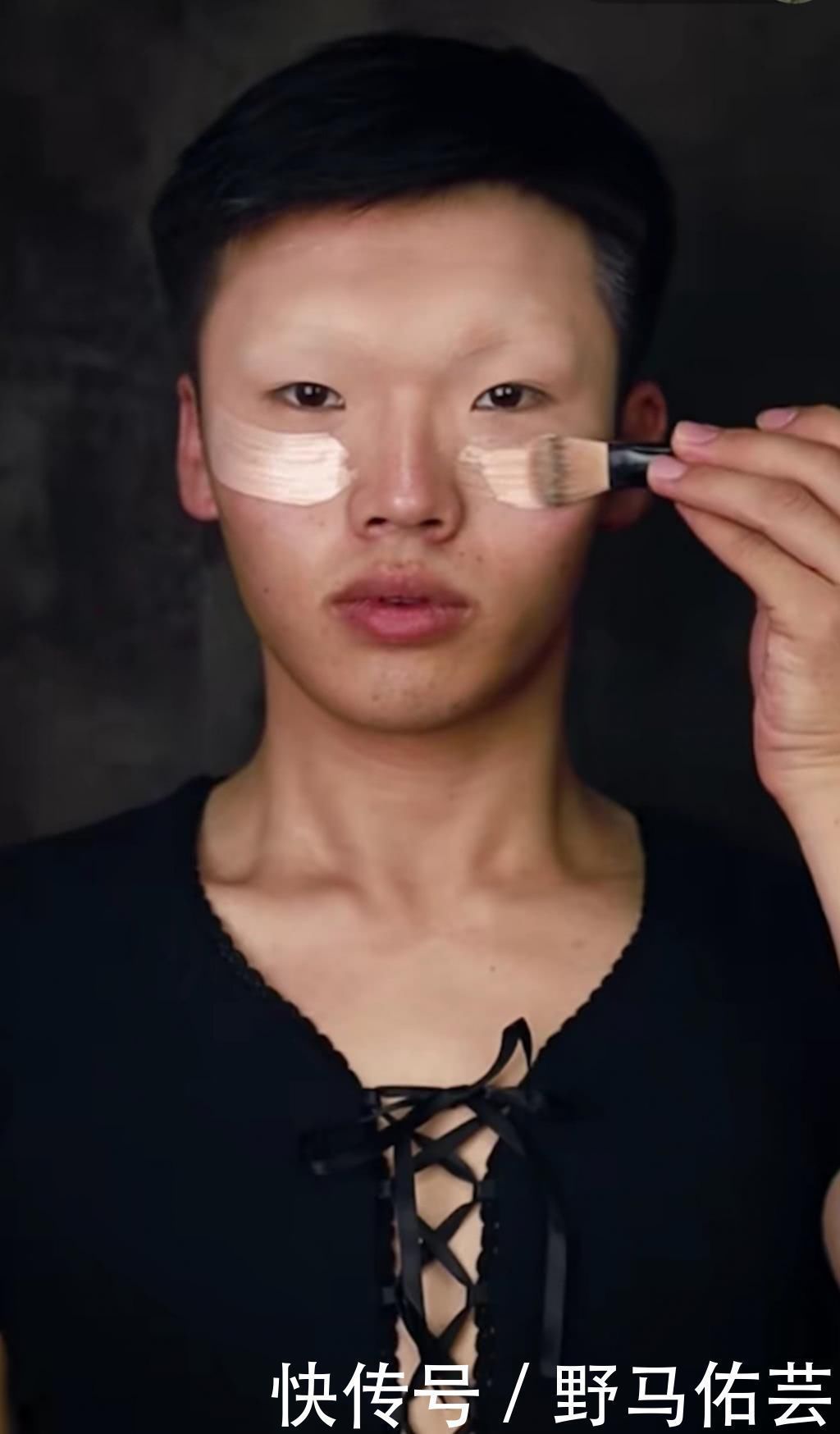 小哥哥|小哥哥画“这个杀手不太冷”小女孩仿妆,身材引争议,成品美到流鼻血