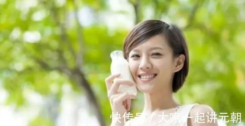睡眠质量|每天喝一杯牛奶对身体有好处,是早上喝好,还是晚上喝好呢?