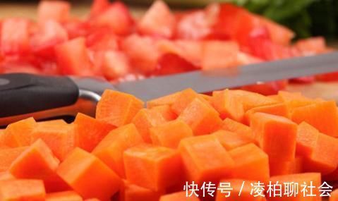 免疫机制|胡萝卜配一宝煮粥，每天一碗，补气养血，血管通了，视力也越好