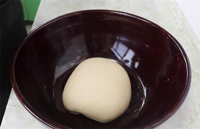 这才是北方人最拿手的手擀面做法，手工做的比机器压的还要好