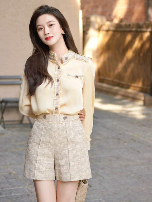 女孩子|秋季,针织衫配半身裙高级洋气,让你可咸可甜,秒变初恋女友模样