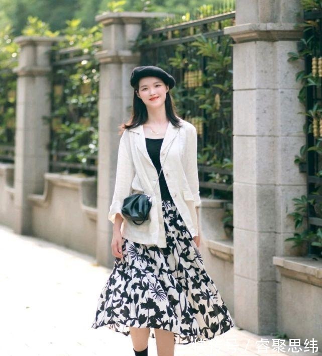 视觉效果 女人的服装穿搭很有讲究,可以穿上精致的裙装,轻松成为优雅女人