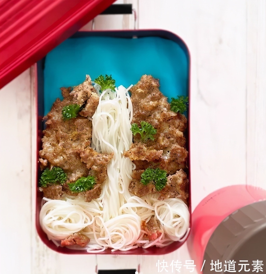 素燕窝|56岁日本主妇给丈夫做神级便当,连李小龙都不放过,网友:太创意