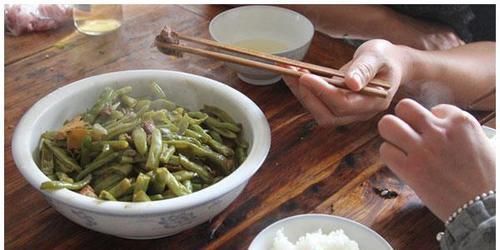 硝酸盐|隔夜菜真的不能吃吗专家能吃，但有一种菜隔了夜真的不建议吃