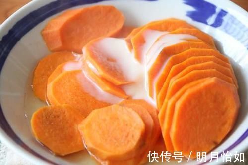 拉丝|过年在家,一定要试试糯米粉这个吃法,香甜软糯又拉丝,太好吃了