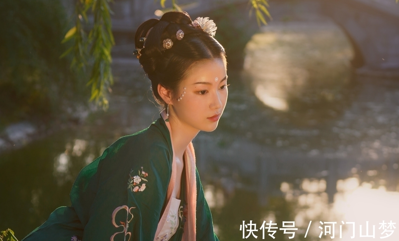 伴子#中秋吟·七绝:今宵拂去关山月,酬谢长风伴子归