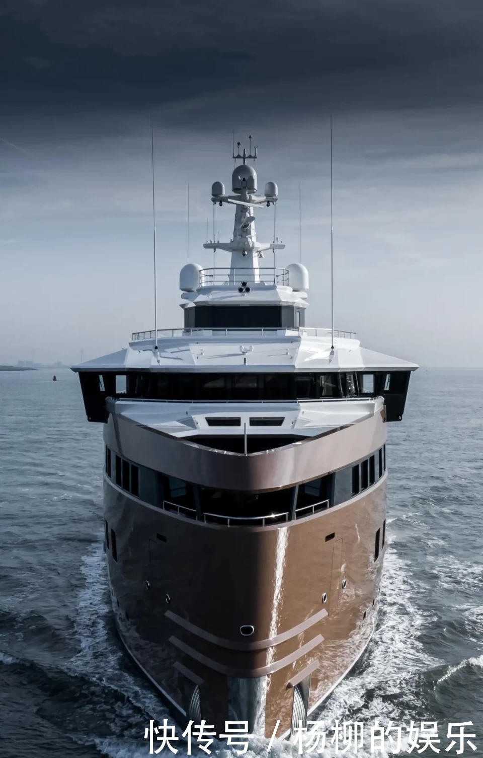 第一艘有固定行程、专为商业活动建造的探险游艇租赁旅程已开启