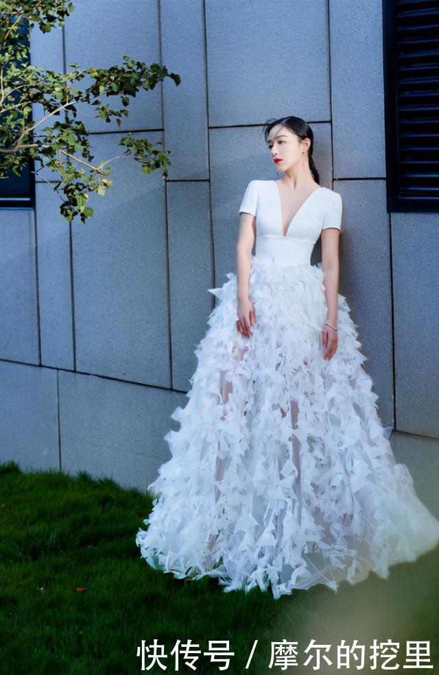 海清晒午餐,只有一小碗蔬菜还要分两顿吃,发文哭诉太难熬