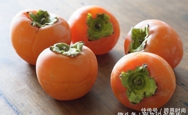 凌霜侯|秋天吃柿子虽好，但医师提醒此3类人最好一口也别多吃