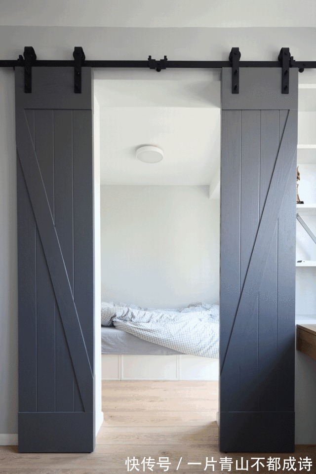 利用率|越来越多人舍弃“装饰型”电视墙,学她家打一排柜子,真的超实用