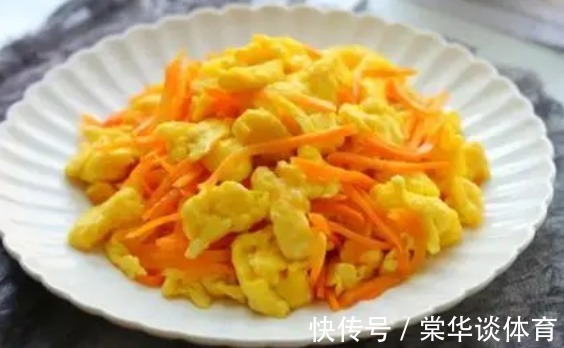 维孩子眼睛近视看不清黑板内容,多吃护眼菜,补充维A避免近视