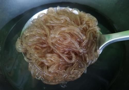 美食精选：酸辣粉，自己在家做，酸辣开胃，5分钟搞定