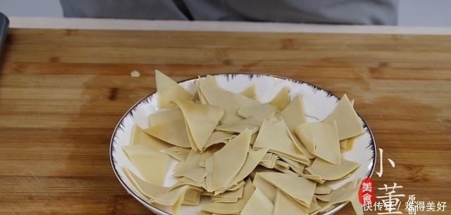 2张豆皮,3个青椒,做出来的青椒豆皮,好吃又美味