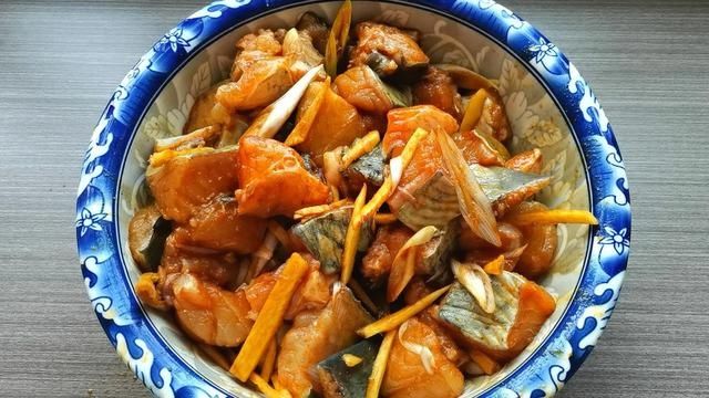 鱼肉这样做，下酒下饭都好香，鱼肉紧致入味，一条鱼还嫌不够吃