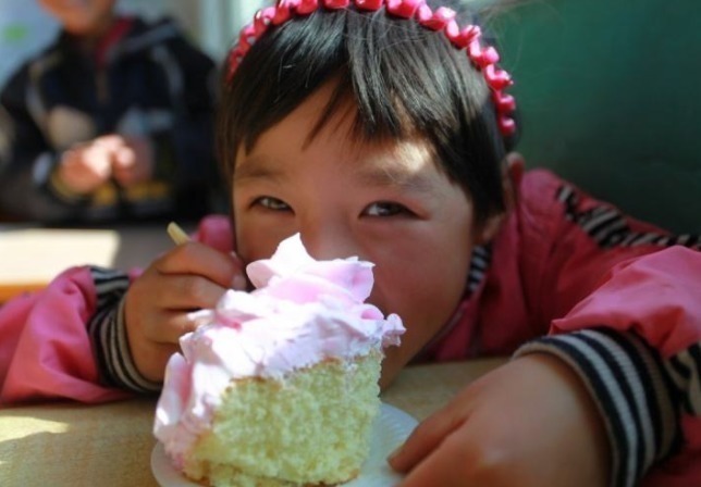 果泥|不想让娃变成病秧子，2岁之前，别碰5种食物，家长别不当回事儿