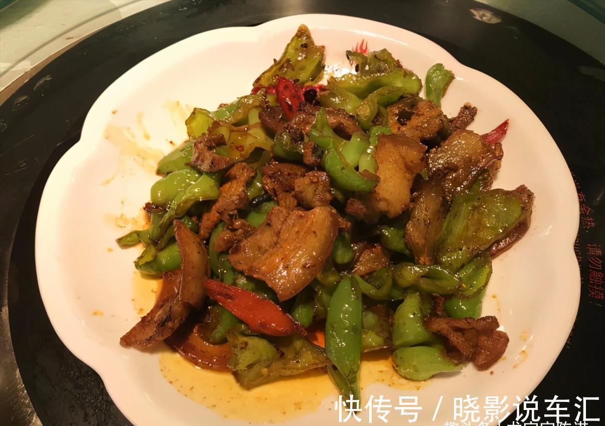 请公公婆婆吃饭，点了13个菜，吃掉1个月生活费，您觉得值吗？