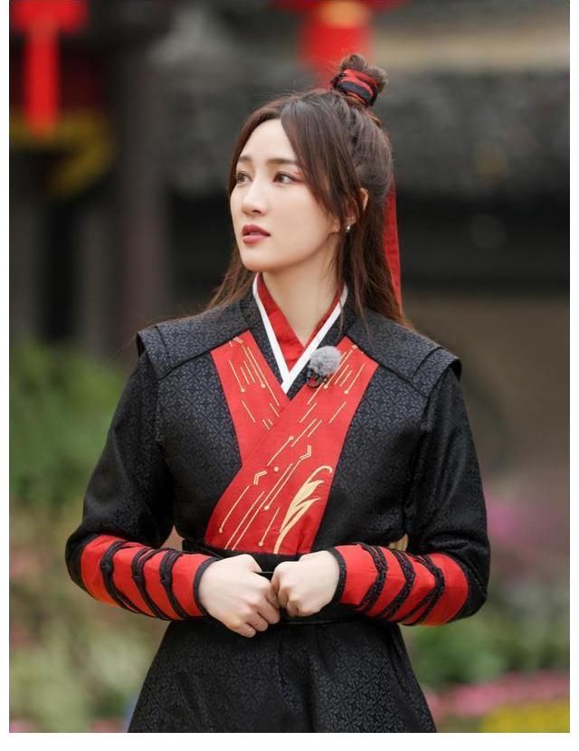 黄旭熙|“主角”竟在我身边《奔跑吧》全员“穿书”寻找“前世之旅”？