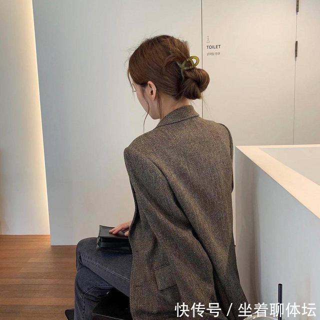 喷雾|年末聚会大家都披头散发就没意思了!这几款秋冬长发的发型才够美