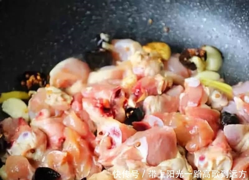 正宗香菇焖鸡做法,鲜香美味又营养
