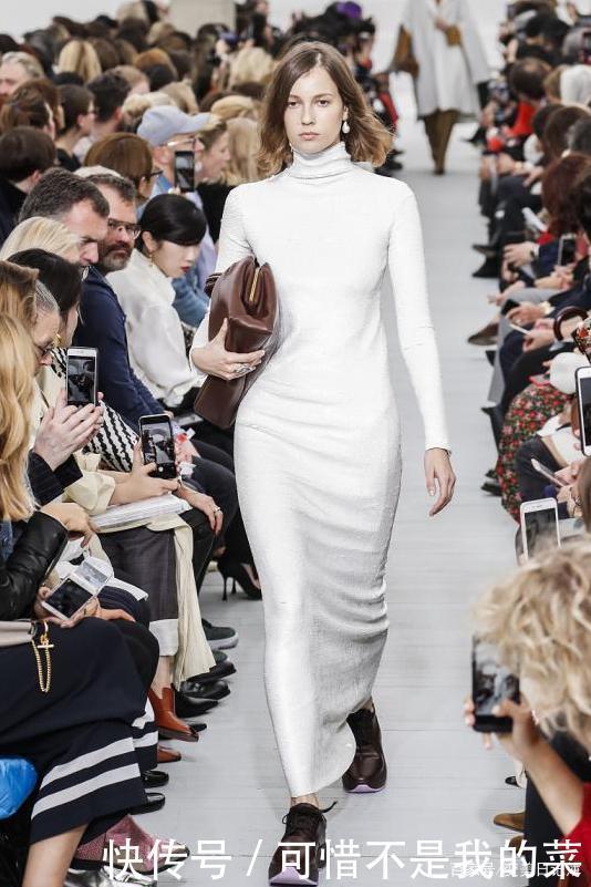 衣服不在多、关键在配色,今秋流行这3种配色单品,穿对了才时髦