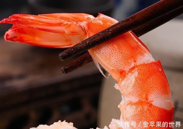 才知道,白灼虾要煮几分钟,大厨牢记这3点,虾肉鲜嫩无腥味
