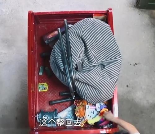 向往的生活|《向往的生活5》彭昱畅成仓库大股东，开三轮车进门，搬空货架