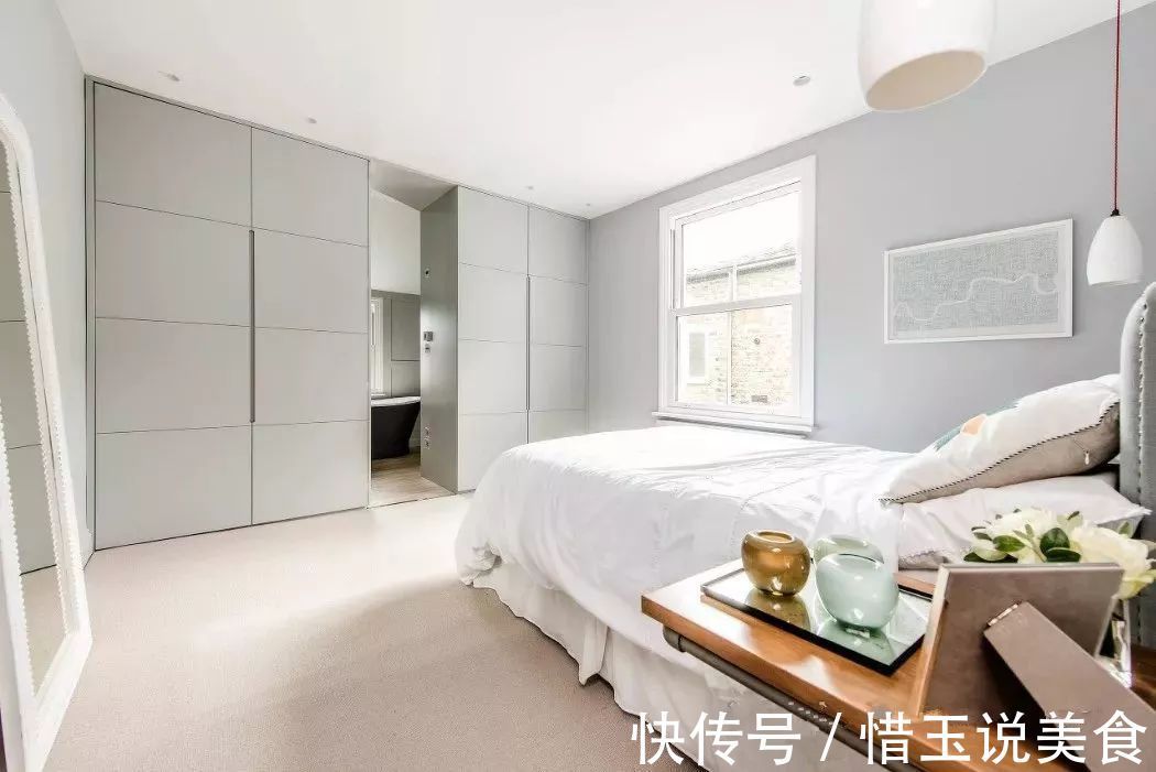 卧室内|还在买衣柜现在流行“挖墙”装衣橱!
