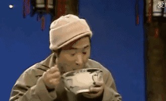 如今的吃播,已经进化到没有食物也能吃了