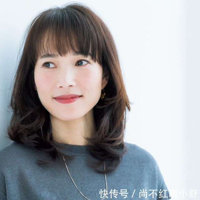 气质|今年流行的“锁骨卷”发型7款,既减龄又气质,款款都显脸小