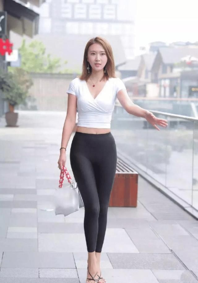 穿搭|不仔细看的话,说“蜜桃裤”会发光发亮,没几个人相信吧