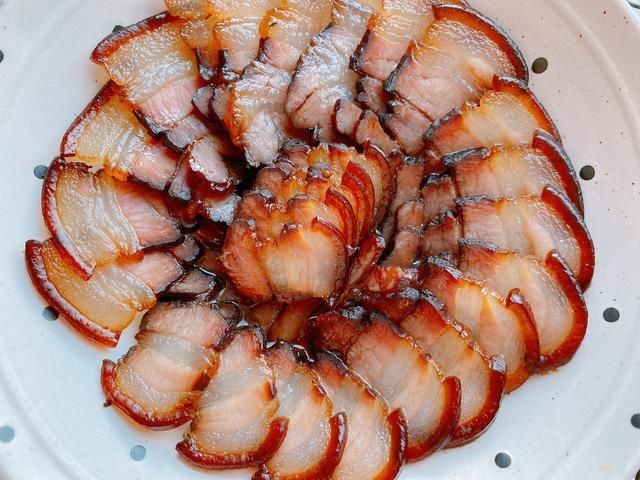 几十年的酱油肉配方，4个技巧，咸度适中，色泽红亮比腊肉更好吃