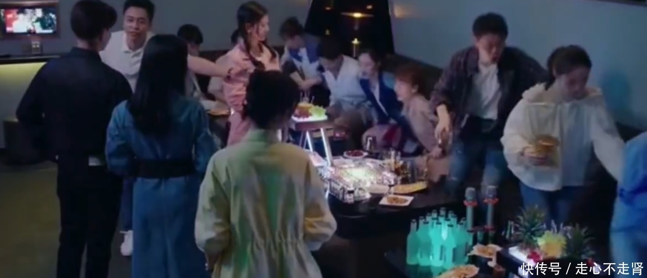 《乌鸦小姐与蜥蜴先生》顾川陪着姜小宁一起唱歌跑调,现场嗨起来