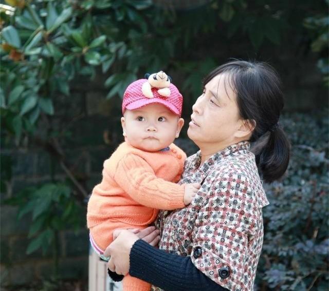 奶奶|姥姥上阵带娃,奶奶都去哪了?了解背后原因后,宝妈们集体沉默