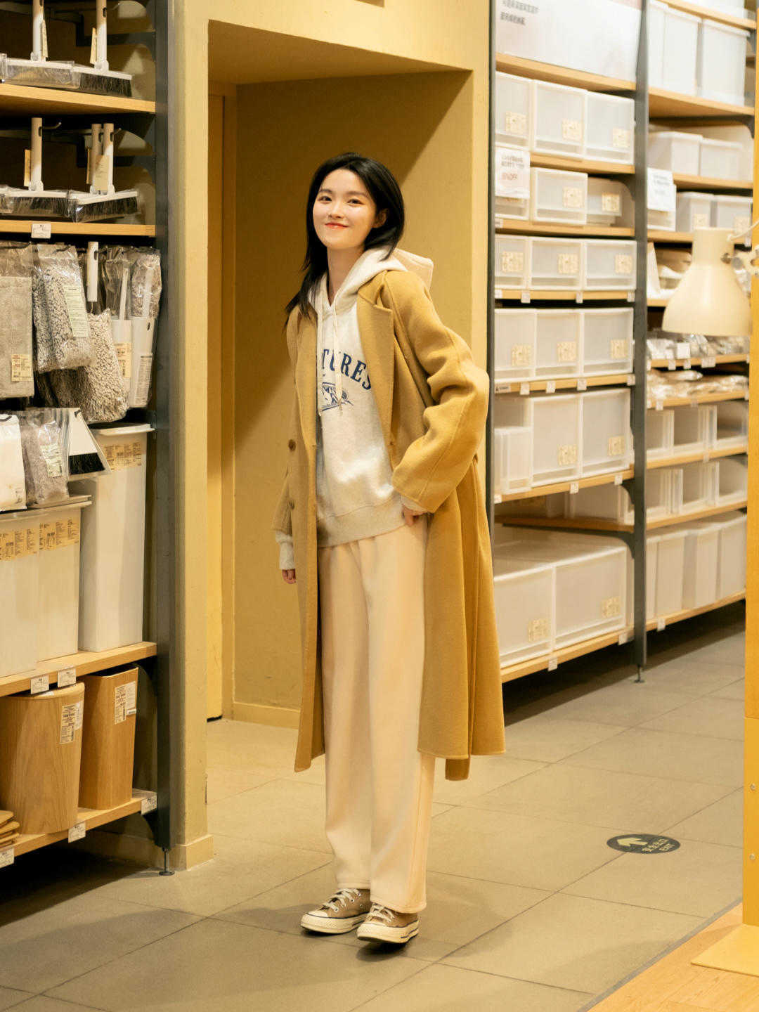 身形 初冬一定要选“大衣+卫衣”!遮肉显瘦又减龄,保暖效果还超赞