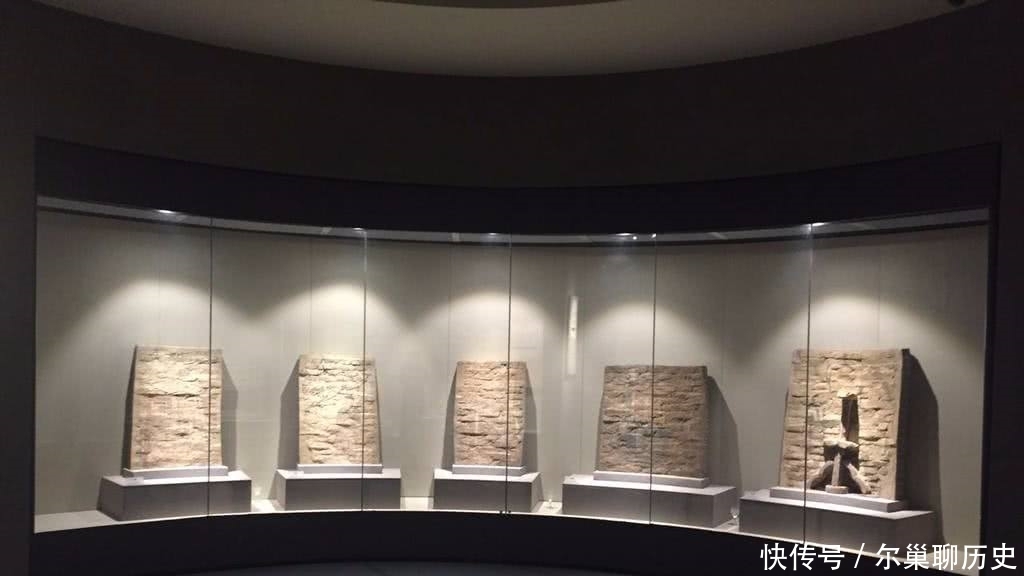 专家在修补文物之前,首先要清洗,可是清洗的难度很大