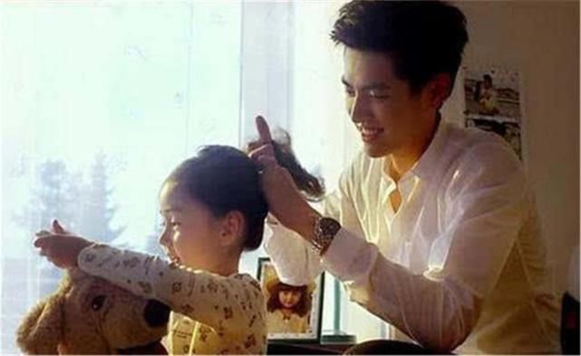 转账|“转账爸爸”聊天记录走红,家长的过度关怀,反而是一种伤害