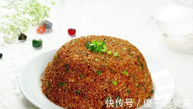 米饭|家里有剩米饭，别再做蛋炒饭，试试此做法，米饭粒粒分明，特好吃