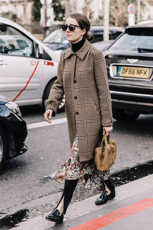 大衣“廉价感”的3种常见穿法，很low很掉档次，你这样穿了吗