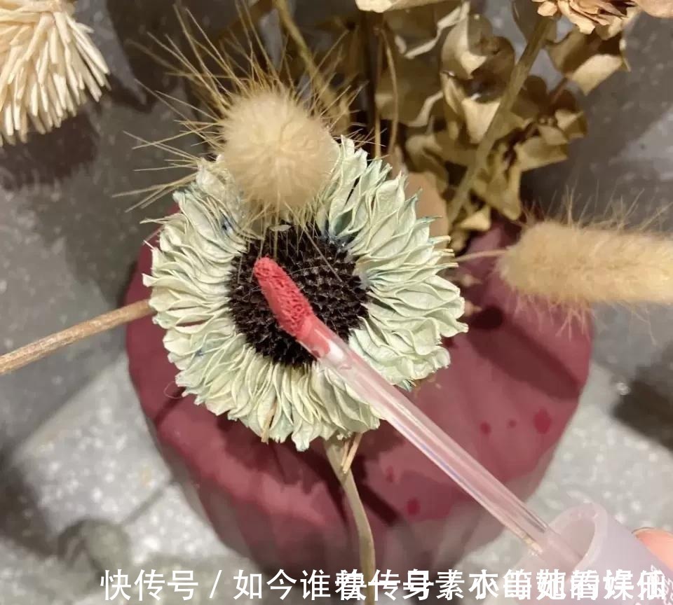 你想要的雾面哑光妆效,一支唇泥就能帮你实现