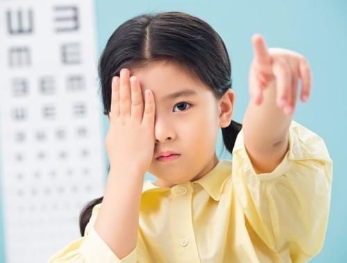 被骗|不戴眼镜近视度数就不会增加?你被骗了多少年……