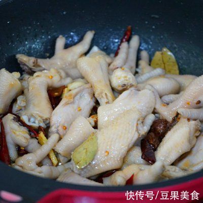 黑暗料理|有了鸡爪虾煲，爱心早餐省时做