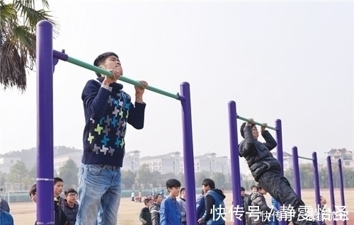 体操运动员|怎样练习引体向上在三个月内才能达到100个？方法好意外！