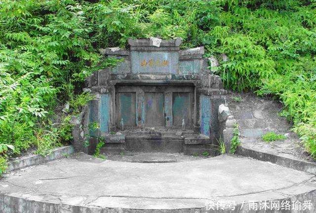 落魄秀才发现一处宝地,设下绝命局安葬于此,家族从此富贵八百年